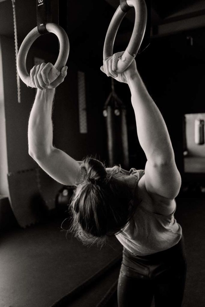 Breathe in through your nose as you return your arms back to the up position.